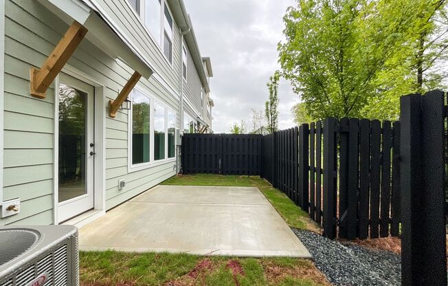 3 beds, 2.5 baths, $2,800