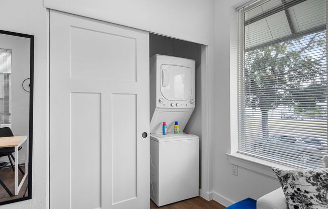 Studio, 1 bath, 327 sqft, $1,150, Unit #139