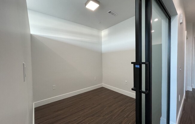 1 bed, 1 bath, 433 sqft, $2,750, Unit 213