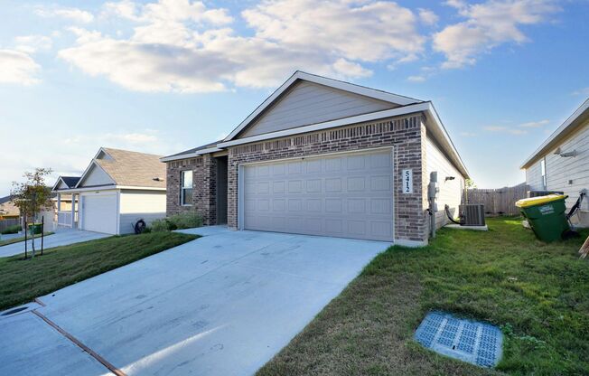 Stylish Comfort Awaits: 3-Bed Haven in Saint Hedwig, TX - Realtor Commission: $350