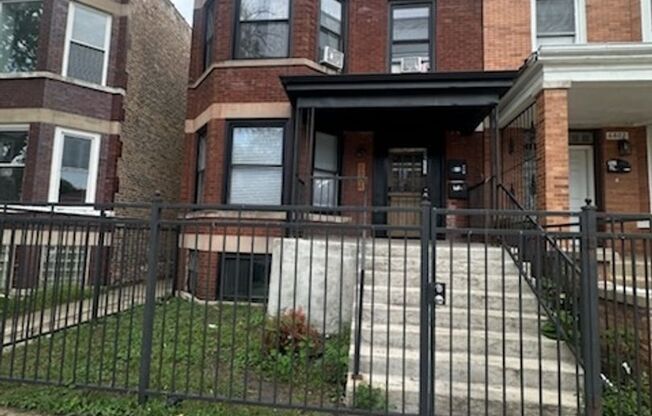 6804 S Champlain Ave, Chicago, IL 60637