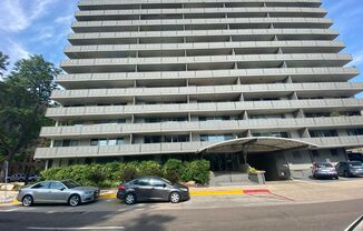 1 bedroom High Rise Living Downtown