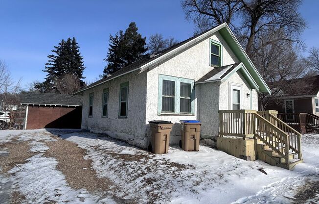 House for Rent 18 8th Ave. NW Minot, ND