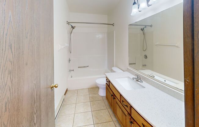 2 beds, 1 bath, 950 sqft, $1,780, Unit 7618RA