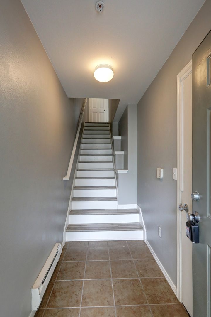 Newer 2 bedroom Townhome in Lynnwood