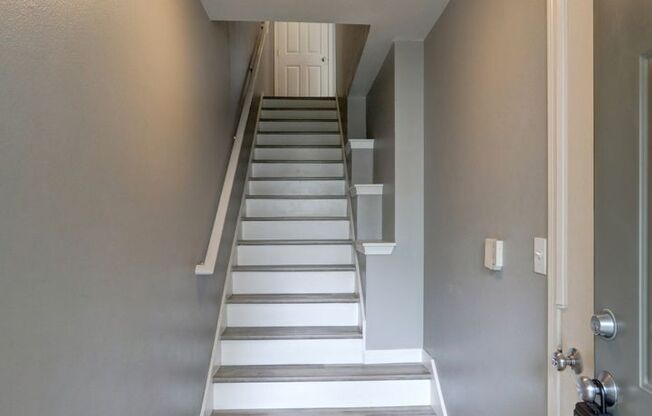 Newer 2 bedroom Townhome in Lynnwood