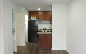 Studio, 1 bath, 413 sqft, $879, Unit 370