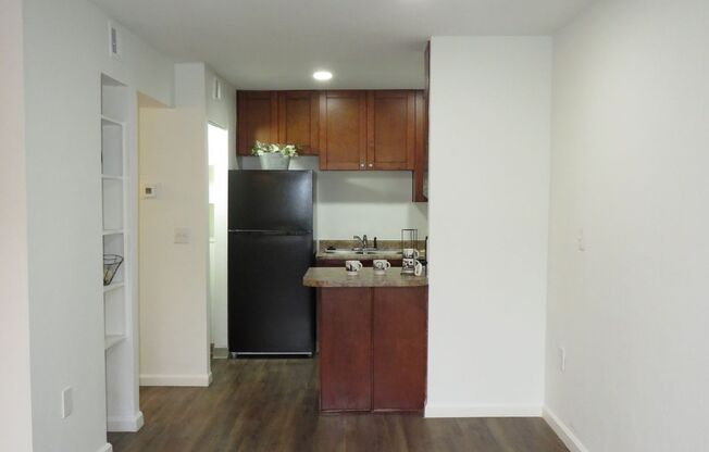 Studio, 1 bath, 413 sqft, $879, Unit 370