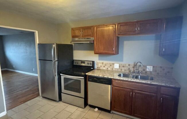 2 beds, 1 bath, 750 sqft, $1,195, Unit B05 1038 18