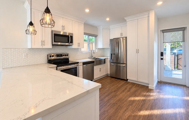 The Dane | Modern Renovated 2 & 3 Bedroom Apartments in Coronado