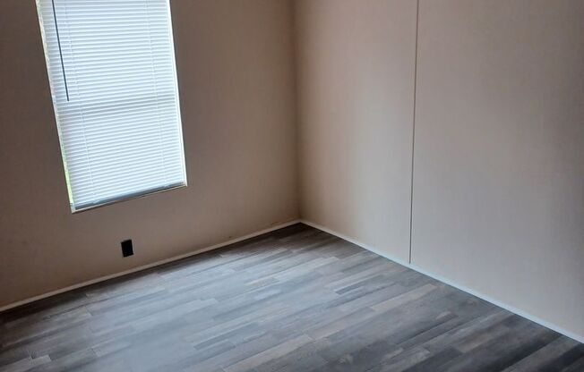 2 beds, 1 bath, $750, Unit Lot 7