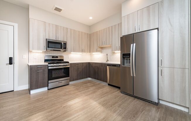 2 beds, 1 bath, 915 sqft, $3,425, Unit Unit 402