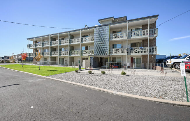 FLATS ON 70TH AT MIDTOWN