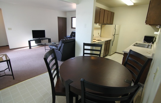 2 beds, 1 bath, 825 sqft, $799.99