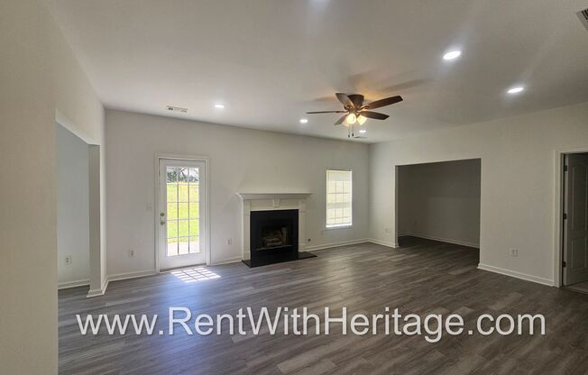 Awesome 3 bd/ 2ba With Everything Brand New / Popular Anneewakee Trails, A Swim / Tennis/ Clubhouse Community