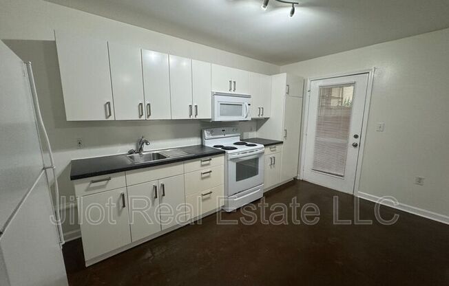 105 B DANCING FOX RD