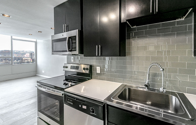 2 beds, 1 bath, 926 sqft, $2,741, Unit 1404