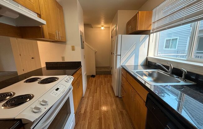 2 Bedroom Condo with Water/Sewer/Garbage included! Move in Special $500 Off!