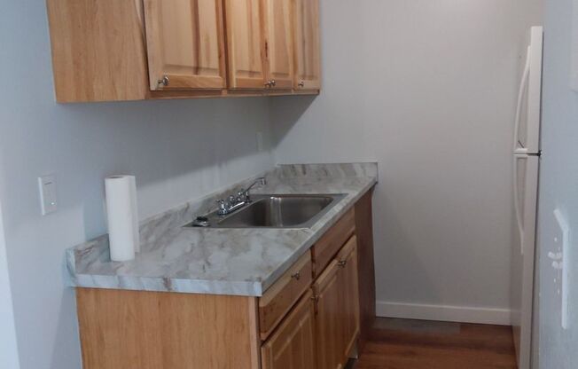 2 beds, 1 bath, $1,350, Unit 07