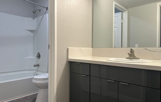 2 beds, 1 bath, 875 sqft, $2,550, Unit 19