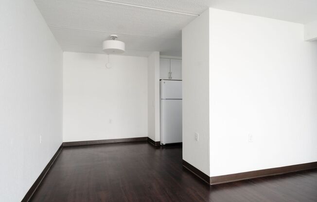 2 beds, 1.5 baths, 893 sqft, $1,495, Unit 304