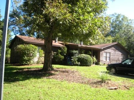 2 Bedroom Duplex in Boulevard with a Yard