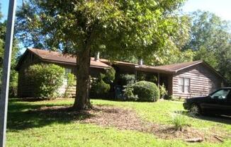 2 Bedroom Duplex in Boulevard with a Yard