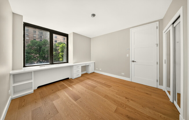 1 bed, 2.5 baths, 740 sqft, $5,800, Unit 4H