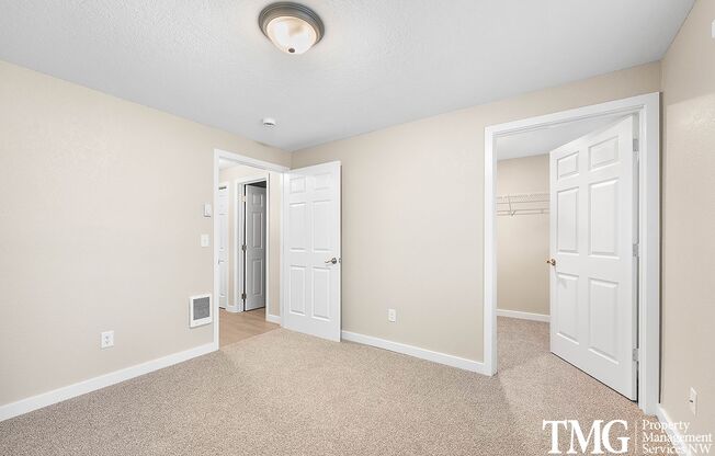 1 bed, 1 bath, 735 sqft, $1,565, Unit C34