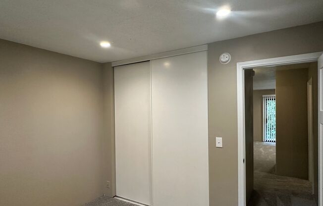 2 beds, 2 baths, 1,000 sqft, $1,350, Unit 2706