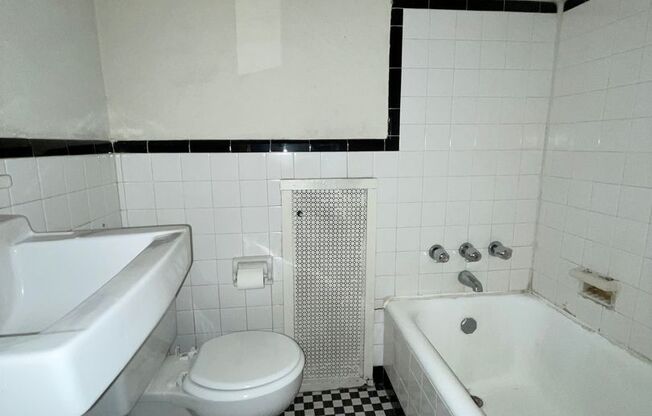 Studio, 1 bath, 325 sqft, $1,125, Unit 13-03