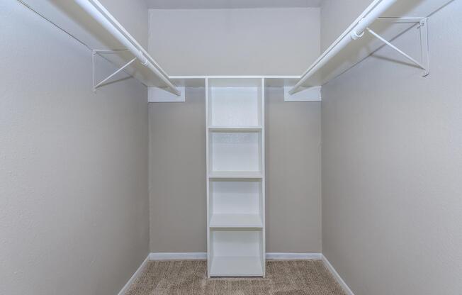 2 beds, 1 bath, 851 sqft, $999