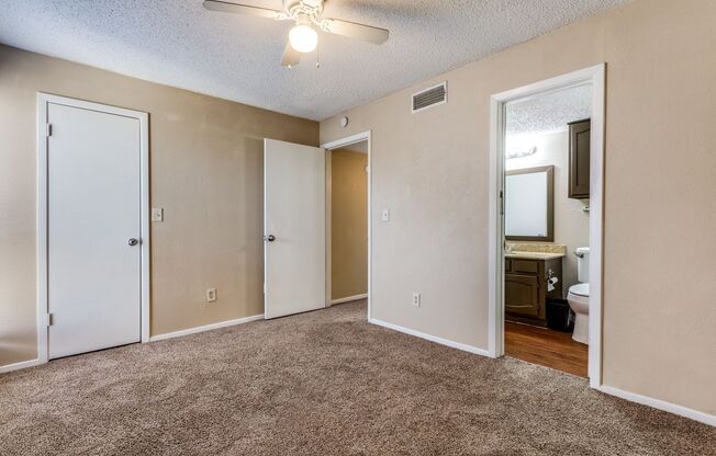 2 beds, 1 bath, $1,500, Unit # 218