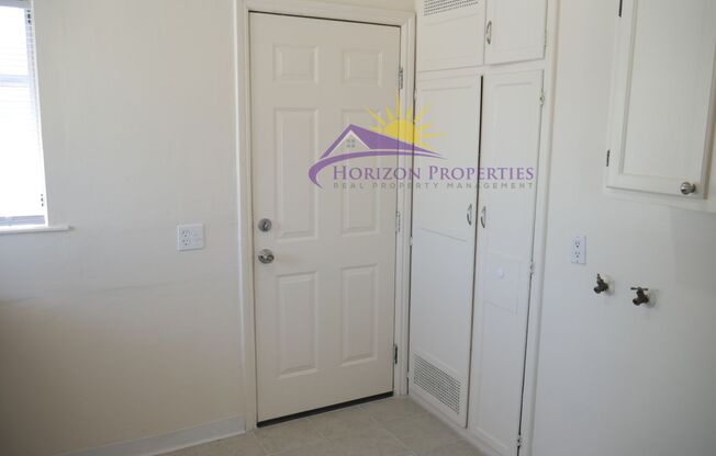 381/385 Las Palmas Ave