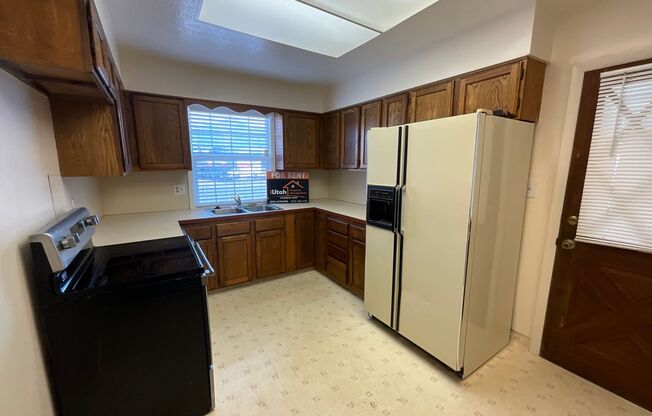 2 beds, 1 bath, $1,600