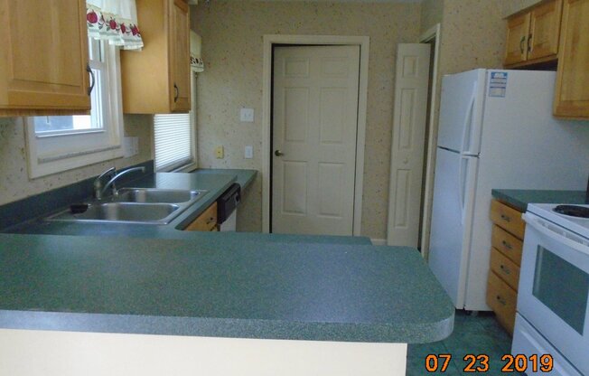 3 beds, 2 baths, $1,725