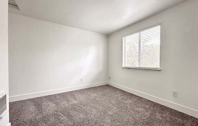 3 beds, 1.5 baths, 1,082 sqft, $1,925, Unit 16