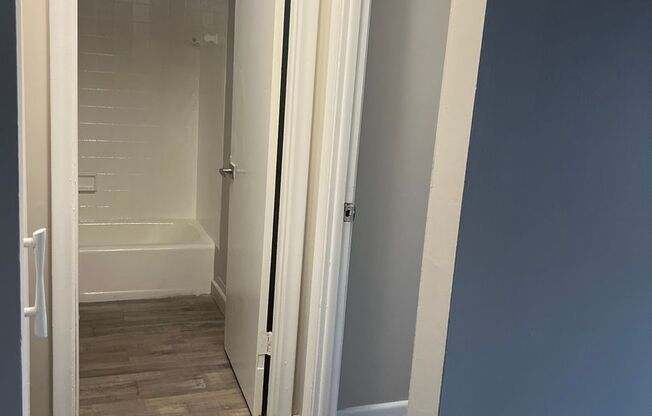 1 bed, 1 bath, 700 sqft, $1,100, Unit 309