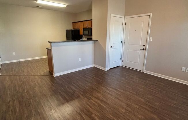 1 bed, 1 bath, 687 sqft, $775, Unit B7