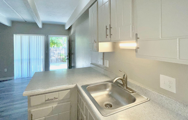 Kitchen/ Dining Room