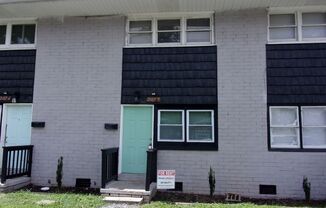 2 Bedroom 1 Bath Townhome Minutes to Uptown Charlotte - Recently Renovated