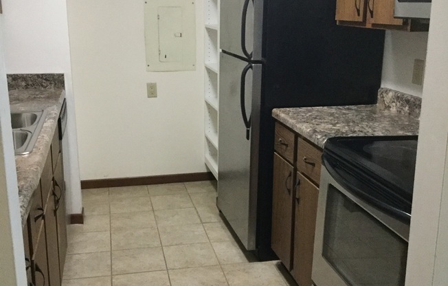 2 beds, 1 bath, 965 sqft, $1,750, Unit 7549CF
