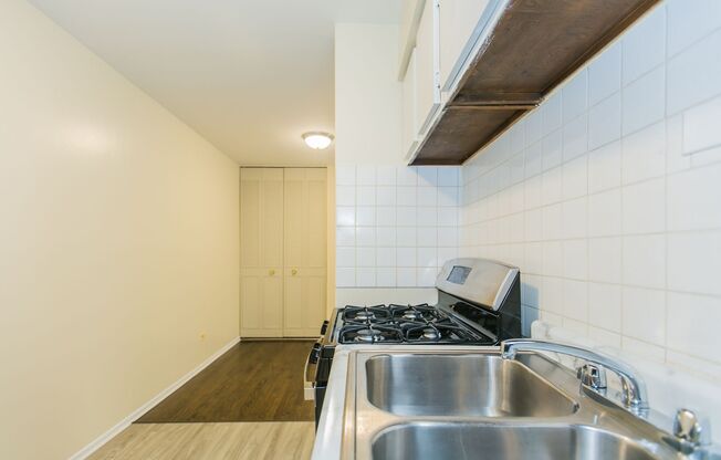 1 bed, 1 bath, 700 sqft, $1,825, Unit 425