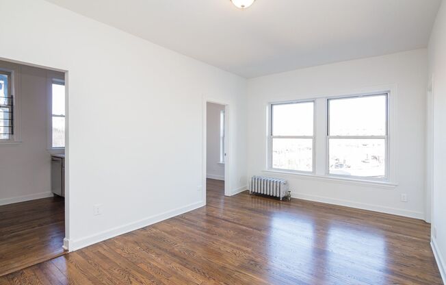 3 beds, 2 baths, 1,250 sqft, $2,700, Unit 6573-3