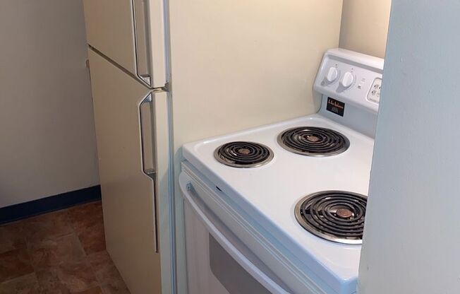 2 beds, 1 bath, $899, Unit Hampton-205