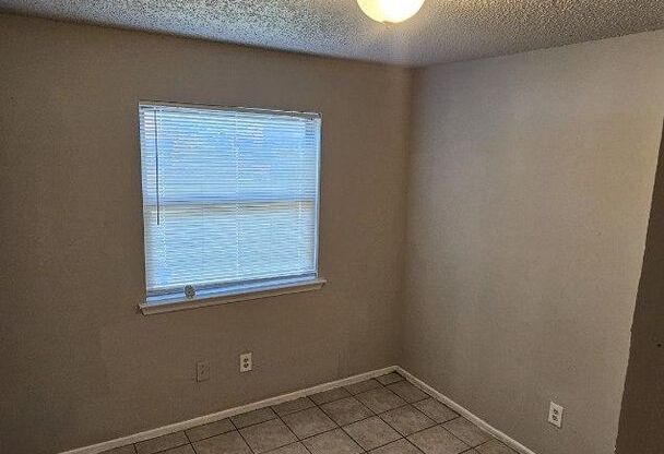 2 beds, 2 baths, 921 sqft, $1,300, Unit Unit 102