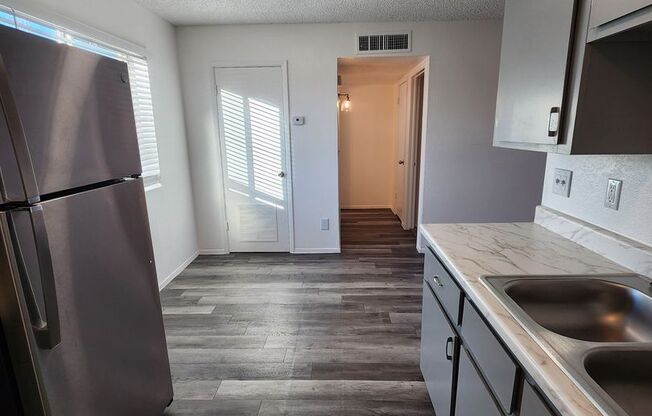 1 bed, 1 bath, 800 sqft, $999