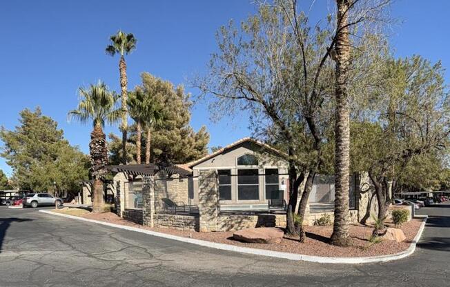 2 beds, 2 baths, 965 sqft, $1,295