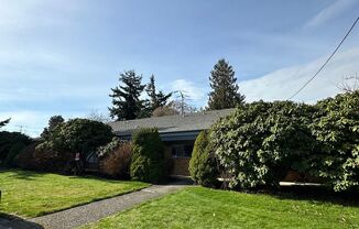 Beautiful and cozy updated one bedroom apartment in Downtown Renton.
