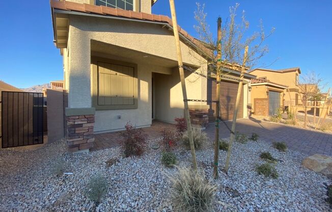 4 BED 2.5 BATH 2 CAR GARAGE,  LARGE CORNER LOT, GATED COMMUNITY IN NORTH VEGAS.